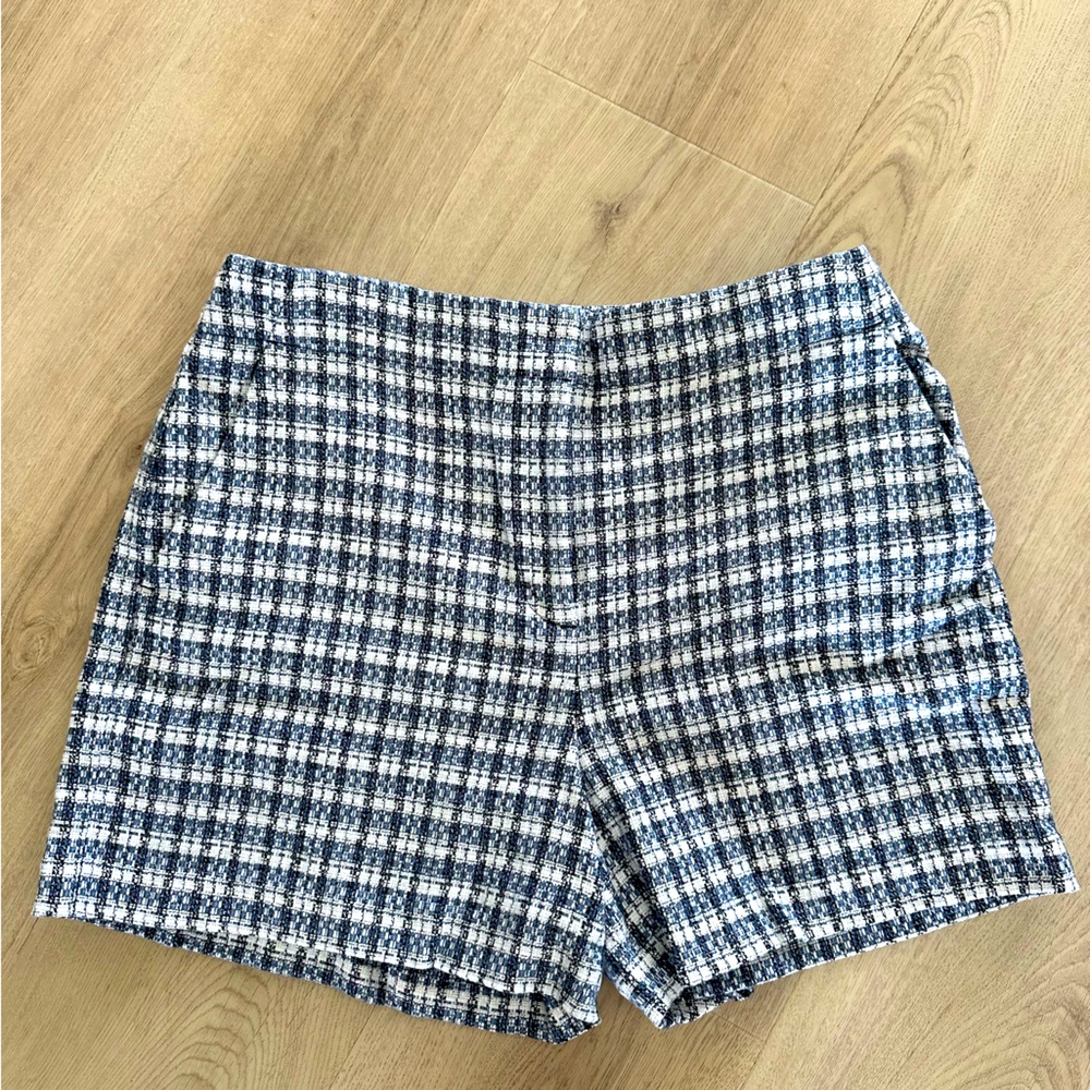 Loft tweed structured shorts with pockets size 0 EUC
